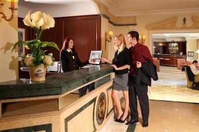 دونا لاورا پالاس