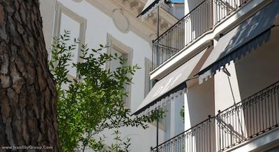 دونا لاورا پالاس