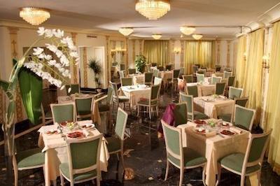 دونا لاورا پالاس