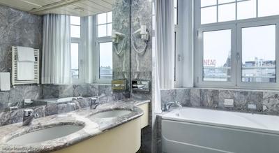 ان‌ اچ کارلتون آمستردام