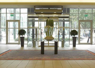 لئوناردو رویال هتل دوسلدرف کنیکسالی