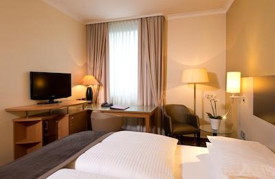 لئوناردو رویال هتل دوسلدرف کنیکسالی