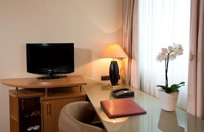 لئوناردو رویال هتل دوسلدرف کنیکسالی