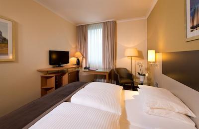 لئوناردو رویال هتل دوسلدرف کنیکسالی