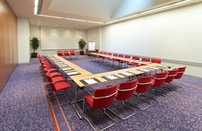 لئوناردو رویال هتل دوسلدرف کنیکسالی