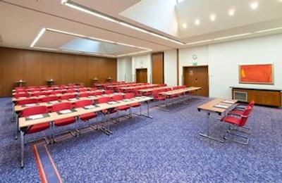 لئوناردو رویال هتل دوسلدرف کنیکسالی