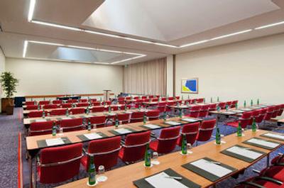 لئوناردو رویال هتل دوسلدرف کنیکسالی