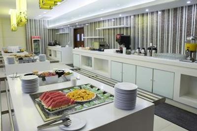 هالیدی این اکسپرس شانگهای جینکیائو سنترال گلدن بریج