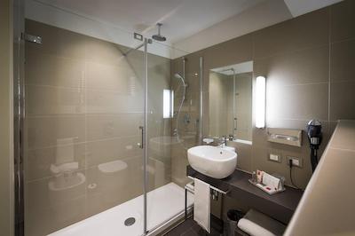 آنووی بولونیا فیرا