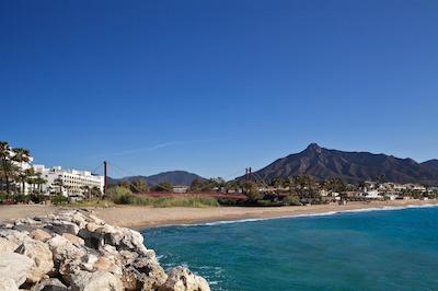 ملیا ماربلا بانوس