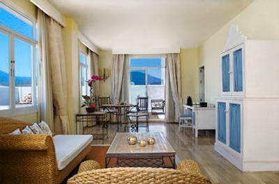 ملیا ماربلا بانوس