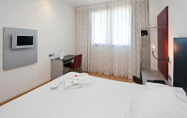 هتل ایلونین آکوئا 3