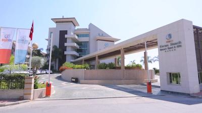 سانیس اورن بیچ ریزورت هتل اند اسپا