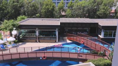 سانیس اورن بیچ ریزورت هتل اند اسپا