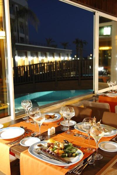 سانیس اورن بیچ ریزورت هتل اند اسپا