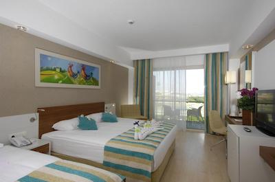 سانیس اورن بیچ ریزورت هتل اند اسپا