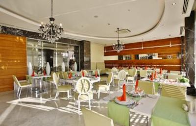 سانیس اورن بیچ ریزورت هتل اند اسپا