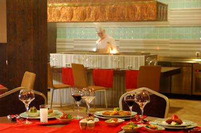 سانیس اورن بیچ ریزورت هتل اند اسپا