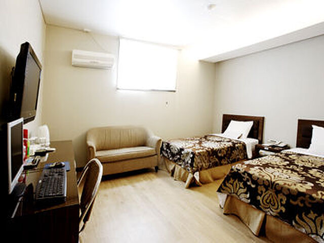 ام بیز