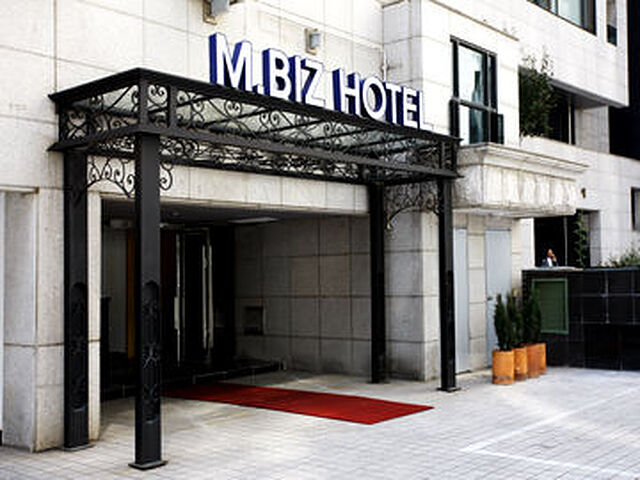 ام بیز