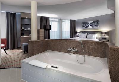 رامادا آمستردام ایرپورت شیفول