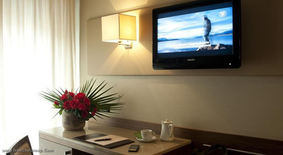 فنیس