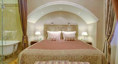 هلوتیا دلوکس هتل