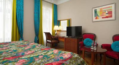 هلوتیا دلوکس هتل