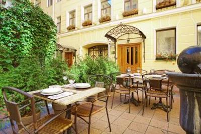 هلوتیا دلوکس هتل