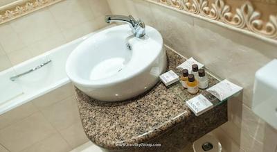 هلوتیا دلوکس هتل