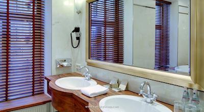 هلوتیا دلوکس هتل