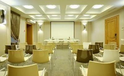 هلوتیا دلوکس هتل