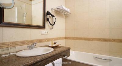 هلوتیا دلوکس هتل