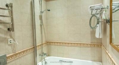 هلوتیا دلوکس هتل