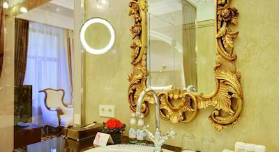 هلوتیا دلوکس هتل