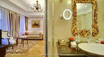 هلوتیا دلوکس هتل