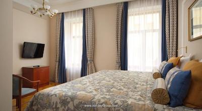 هلوتیا دلوکس هتل