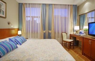 هلوتیا دلوکس هتل