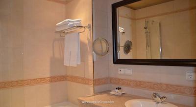 هلوتیا دلوکس هتل