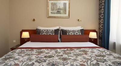 هلوتیا دلوکس هتل