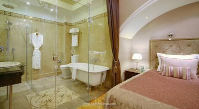 هلوتیا دلوکس هتل