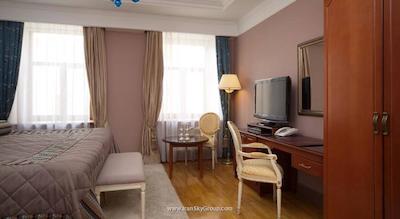 هلوتیا دلوکس هتل