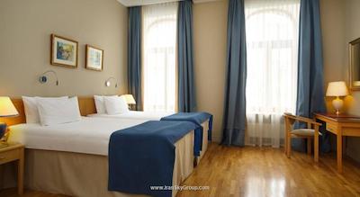 هلوتیا دلوکس هتل