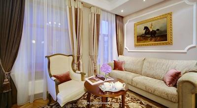 هلوتیا دلوکس هتل