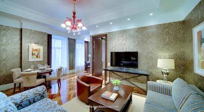 هلوتیا دلوکس هتل