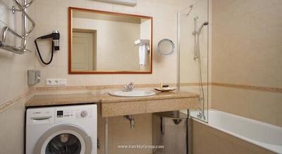 هلوتیا دلوکس هتل