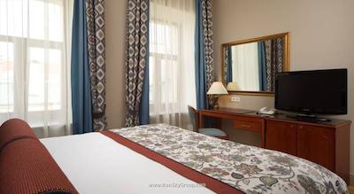 هلوتیا دلوکس هتل