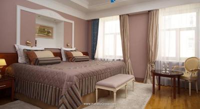 هلوتیا دلوکس هتل