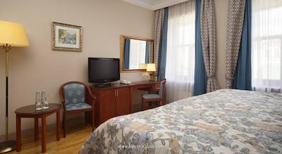 هلوتیا دلوکس هتل