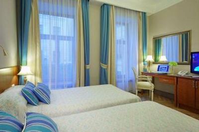 هلوتیا دلوکس هتل